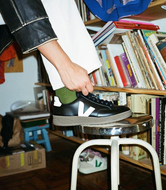Actual product image Veja V-12