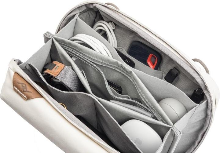 Actual product image Peak Design Tech Pouch (Camera accessory bag, 2 l)