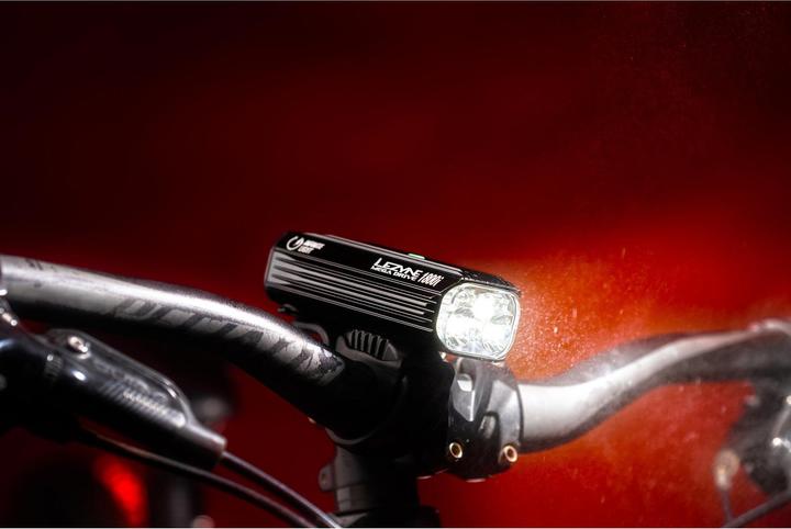 Produktbild Lezyne Mega Drive 1800i Smart Loaded Pro (1800 lm, 75 lm)