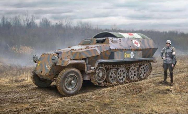 Actual product image 1:72 Sd.Kfz. 251/8 Ambulance