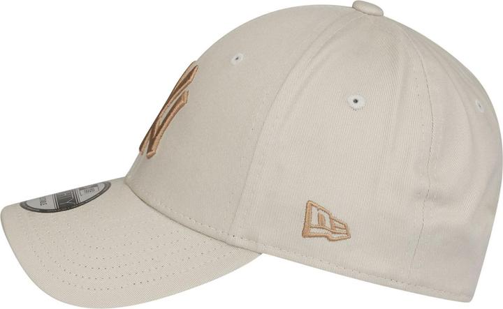 Actual product image New Era 9Forty Strapback Cap New York Yankees stone khaki