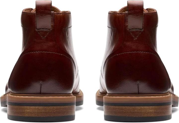 Actual product image Clarks Aldwin Chukka (40)