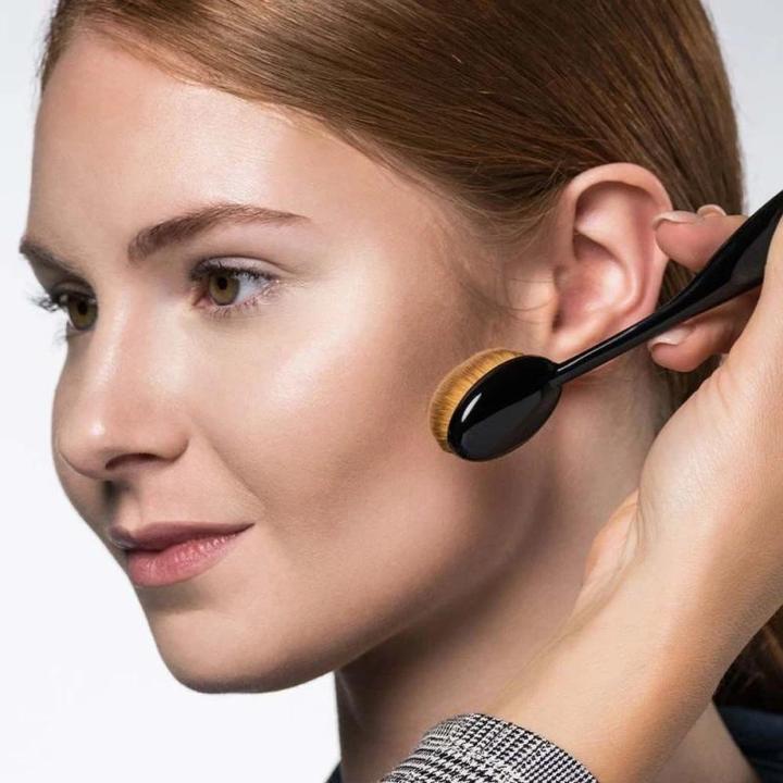Actual product image Artdeco Medium Oval Brush (Bronzer)