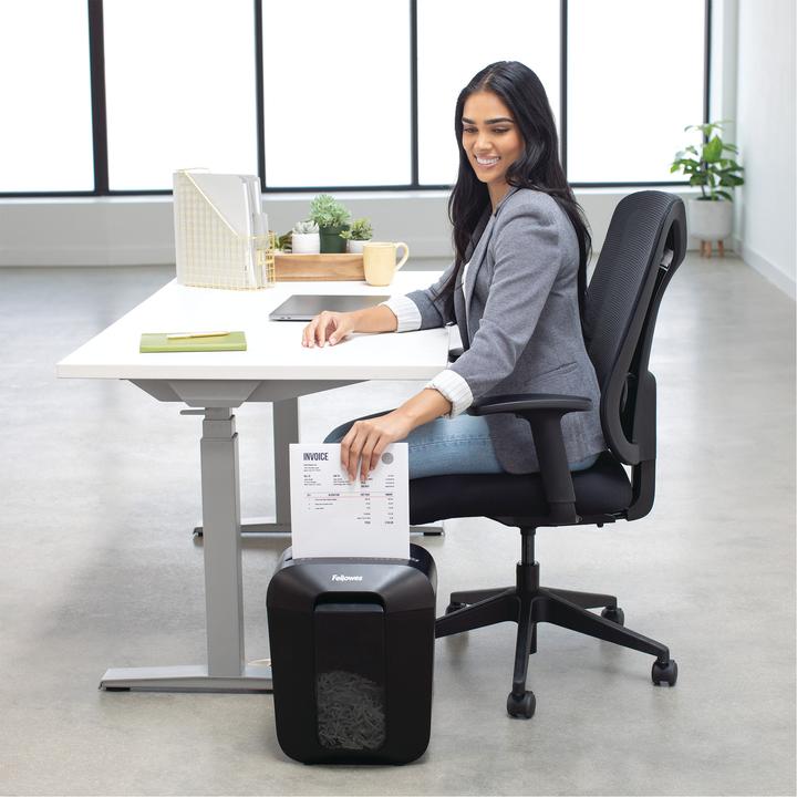 Actual product image Fellowes Powershred LX45 P-4 document shredder, 8 pages (Particle cut)
