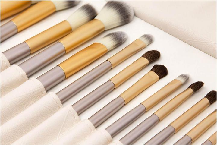 Actual product image Zoë Ayla 24 Piece Professional Make-Up Brush Set (Set)