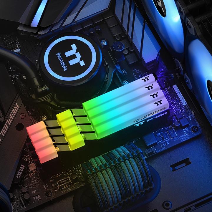 Immagine prodotto Thermaltake TOUGHRAM RGB 16GB (2x8GB) DDR4 4600MHz C19 Memory (2 x 8GB, 4600 MHz, DDR4-RAM, DIMM)
