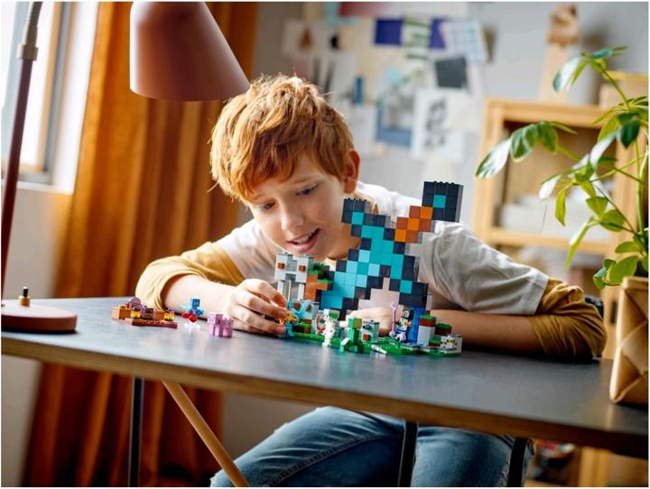 Produktbild LEGO Der Schwert-Aussenposten (21244, LEGO Minecraft)