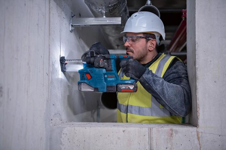 Produktbild Bosch Professional Akku-Bohrhammer mit SDS plus GBH 18V-22, 2 x Akku GBA 18V 4.0Ah, L-BOXX (Akkubetrieb)