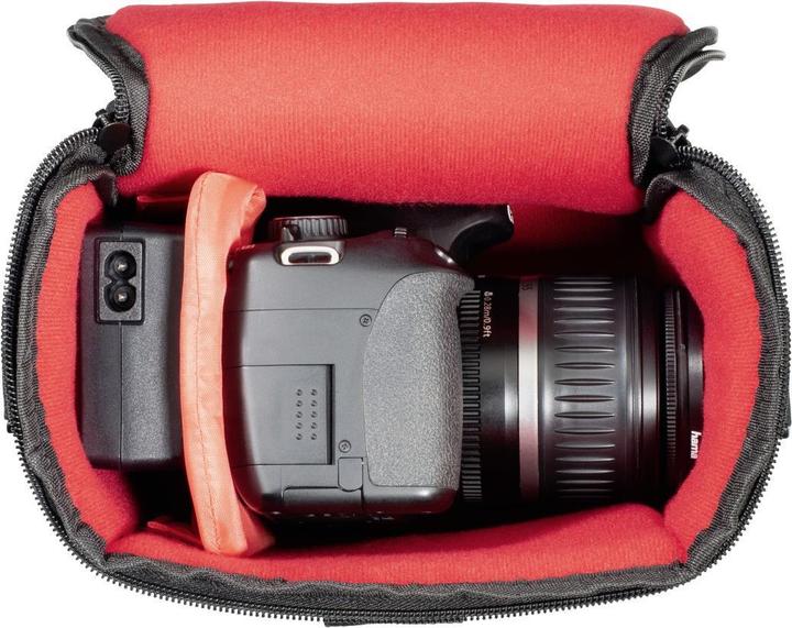 Actual product image Hama Albany HC Compact Case Black (Camera case, 1 l)