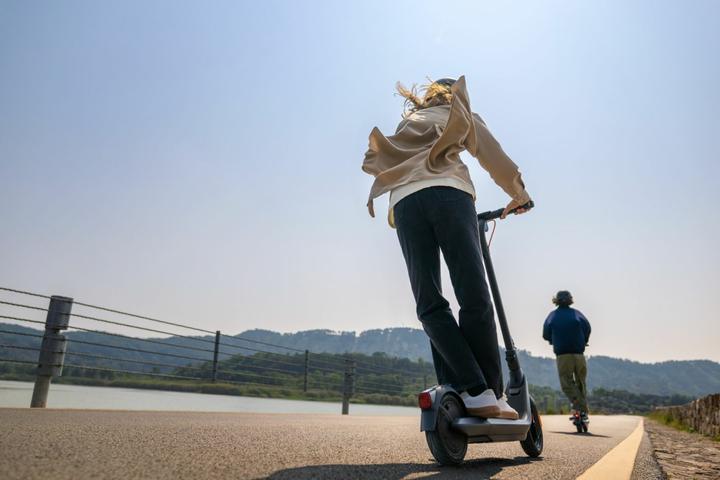 Productafbeelding Segway-Ninebot E2 Pro D (20 km/h, 35 km, 350 W)
