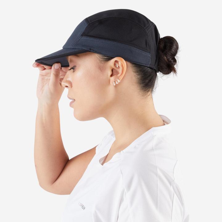 Actual product image Kiprun Lauf-Cap Schirmmütze 5 Panel - schwarz/grau