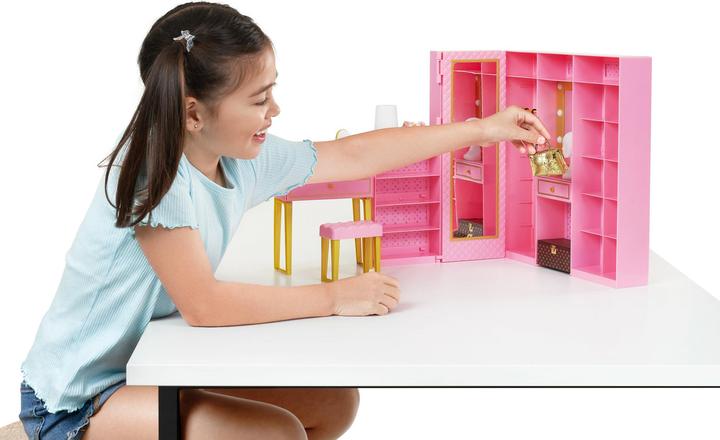 Actual product image Zuru Fashion Mini Brands S1 DREAM WARDROBE