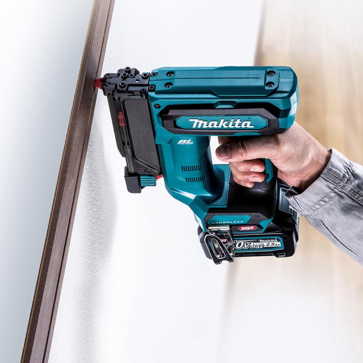 Actual product image Makita 40V Battery Pen Nailer PT001GZ | without battery without charger