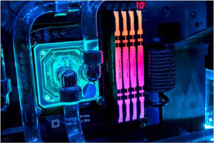 Produktbild Crucial Ballistix RGB (2 x 16GB, 3200 MHz, DDR4-RAM, DIMM)