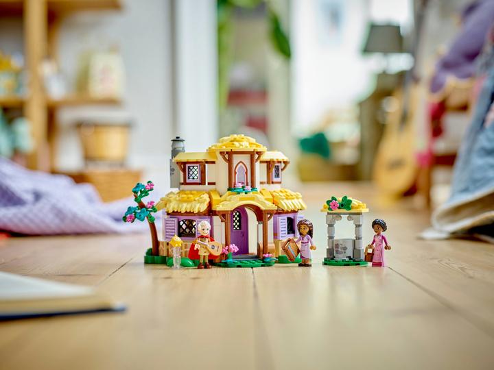 Produktbild LEGO Ashas Häuschen (43231, LEGO Disney)