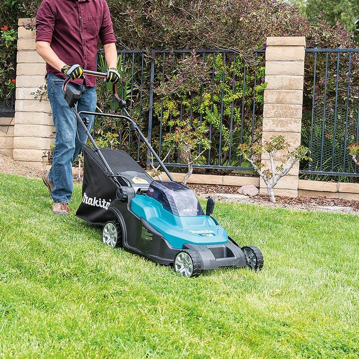 Image du produit Makita DLM432PT2 Tondeuse à gazon sans fil 2X18V, 43cm, 2X5,0Ah Li-Ion DC18RD, 3 (Fonctionnement sur batterie)