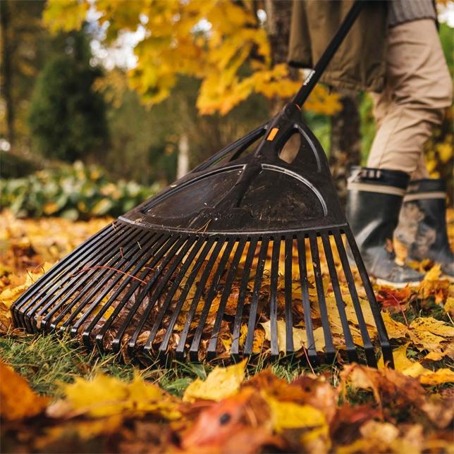 Actual product image Fiskars Solid leaf broom XL