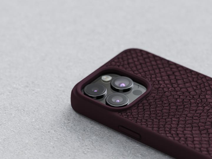 Actual product image Njord Salmon Leather Magsafe Case for iPhone 15 Pro, Rust (Apple iPhone 15 Pro)