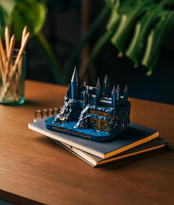 Actual product image NoName HARRY POTTER - Calendrier Perpétuel 3D en Résine - '9x10x14cm' (Hardcover)