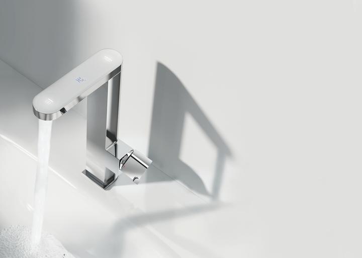 Actual product image Grohe Plus single-lever basin mixer with digital display L-Size