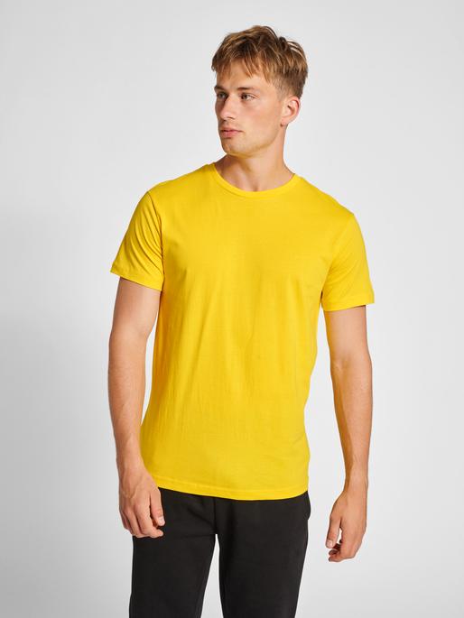 Actual product image hummel Hmlred Basic T-Shirt S/S (S)