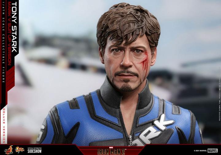 Actual product image Hot Toys Movie Masterpiece 1/6 Tony Stark (Mark V Suit Up Version) Deluxe