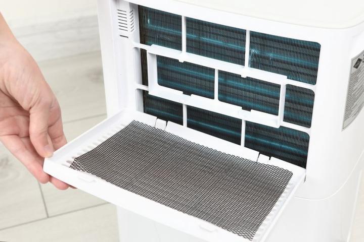 Actual product image Eldom Dehumidifier 2 levels of air circulation Humidity indicator 24-hour timer Performance (20 m², 48.00 l/24h)