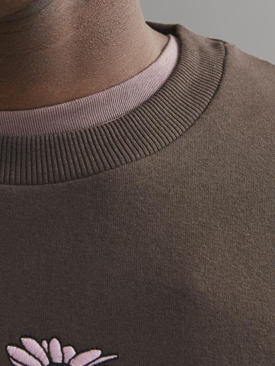 Actual product image Jack & Jones Jorbouquet Emb Sweat C.N Ft Styd Aw24 (L)