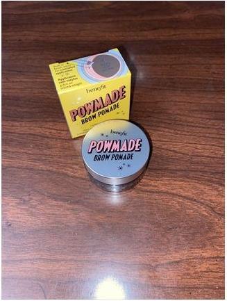 Produktbild BeneFit Cosmetics Powmade Brow Pomade (4 Warm Deep Brown)