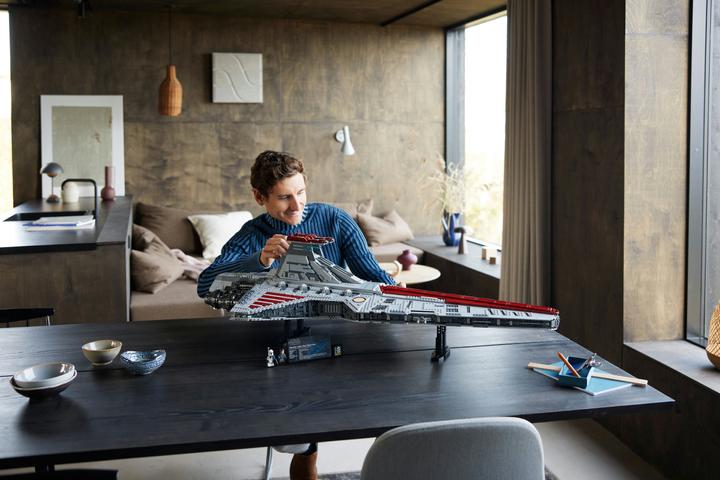 Immagine prodotto LEGO Incrociatore d’attacco della Repubblica classe Venator (75367, LEGO Star Wars, Set LEGO rari)