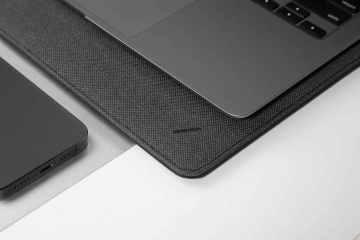 Actual product image Native Union Stow Slim Sleeve 14 (14", Apple)