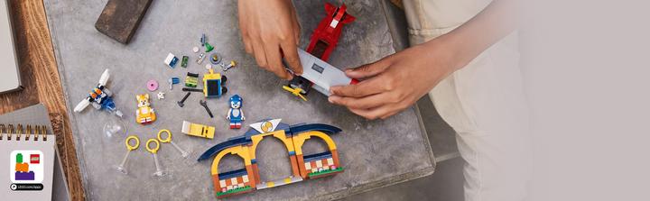 Actual product image LEGO Tails' tornado plane with workshop (76991, LEGO Sonic)
