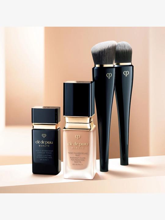 Actual product image Clé De Peau Light Coverage Foundation Brush (Foundation)