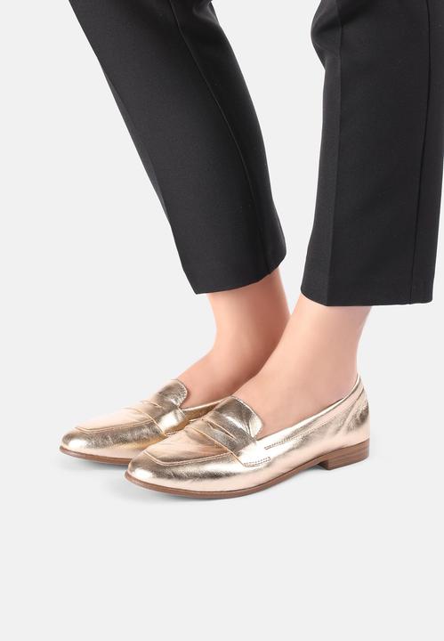 Actual product image Inuovo This classic slip-on shoe from convinces with its simple elegance in a penny loafer look. (39)