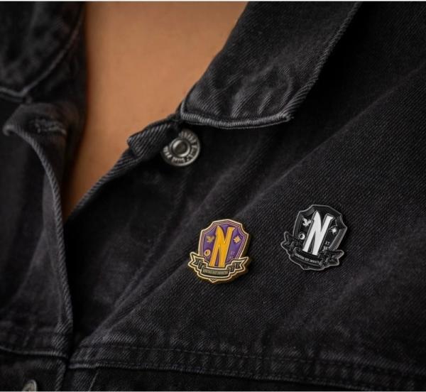 Cinereplicas Wednesday Ansteck-Pins 2er-Pack Nevermore Academy