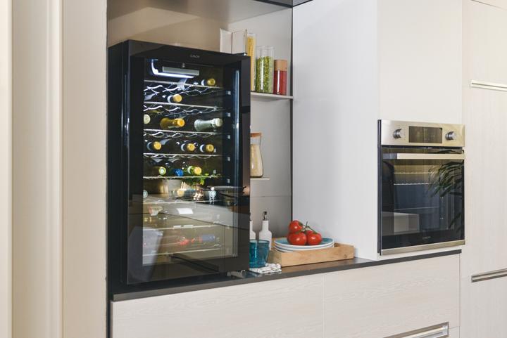 Immagine prodotto Candy DiVino CWC 150 EM/NF Cantinetta vino con compressore Libera installazione Nero 41 bottiglia/bo