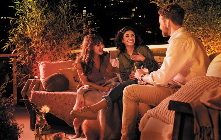 Produktbild Philips Hue Outdoor Lightstrip (RGBW, 500 cm, Outdoor)