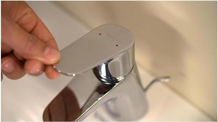 Produktbild hansgrohe Focus Einhebel-Waschtischarmatur 70 mit Zugstangen-Ablaufgarnitur