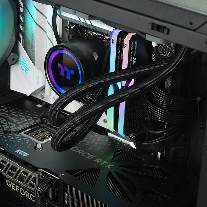 Actual product image Thermaltake Titan Black (Intel Core i9-13900KF, 32 GB, 2000 GB, GeForce RTX 4090)
