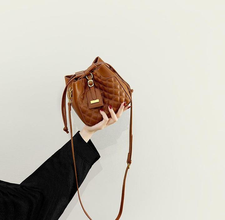 Actual product image Only-Bags.Store Schicke Mini Crossbody Bucket Bag - Kollektion Frühjahr/Sommer 2024, luxuriöse Textur