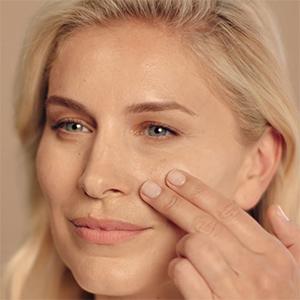 Actual product image Max Factor Miracle Touch Skin Perfecting (070 Natural)