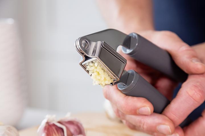 Productafbeelding KitchenAid Ka Kern Knoflookpers Houtskool Grijs