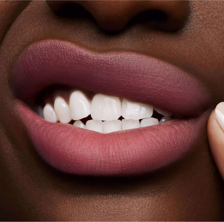 Image du produit MAC Cosmetics Powder Kiss Liquid Lipcolour (988 A Little Tamed)