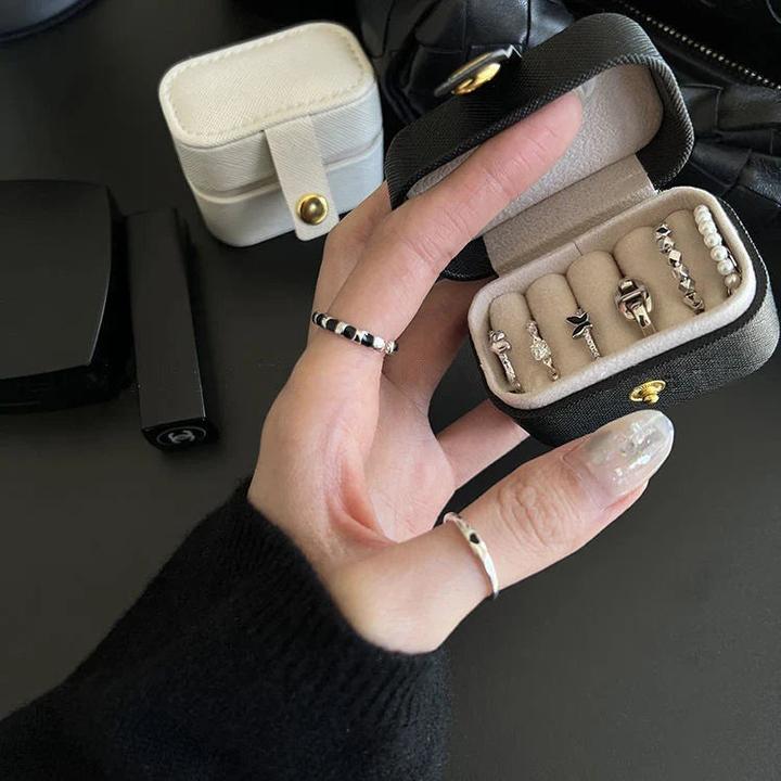 Produktbild Only-Bags.Store Mini Tragbare Kleine Schmuck Aufbewahrungstasche Reise Einfache Leder Ring Halskette Ohrringe