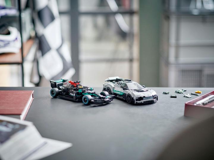 Image du produit LEGO Mercedes-AMG F1 W12 E Performance & Mercedes-AMG Project One (76909, LEGO Speed Champions)