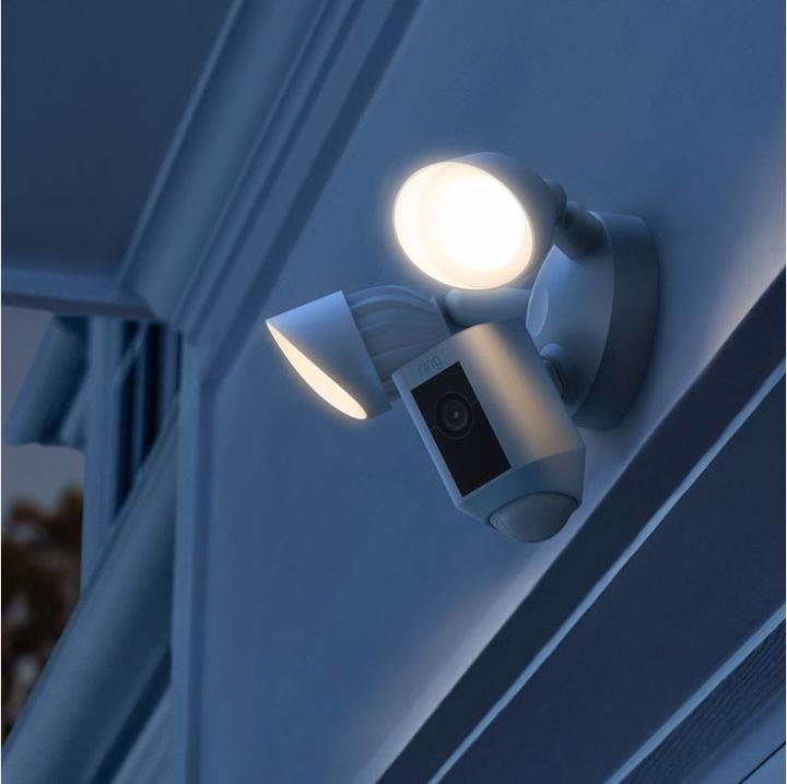 Actual product image Ring Floodlight Cam (1920 x 1080 Pixels)