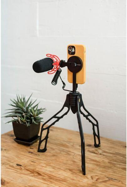 Actual product image Moment Pro Tripod MagSafe -sovitin