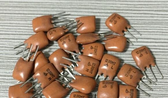 Image du produit OEM Quartz à résonateur 12.000 Mhz avec condensateurs