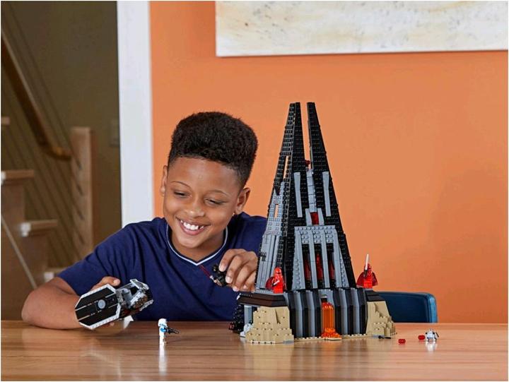 Actual product image LEGO Star Wars Darth Vader's Castle (75251, LEGO Star Wars)