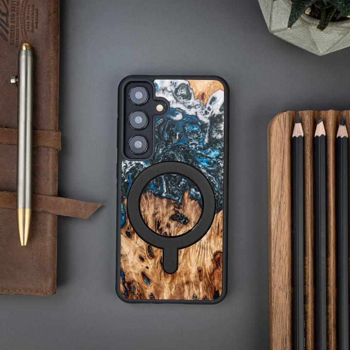Produktbild Bewood Unique MagSafe Planet Earth case made of wood and resin for Samsung Galaxy A55 5G - blue-gree (Samsung Galaxy A55)